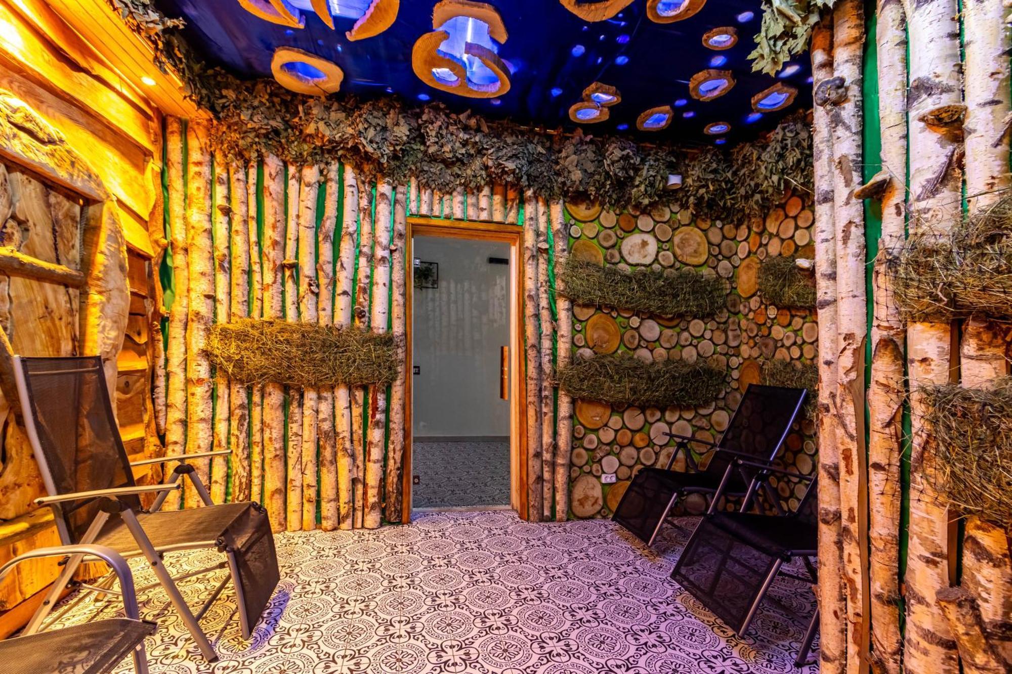 Forest Hotel *
